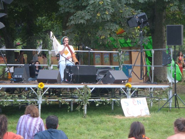 Ortal, un artiste en scène libre