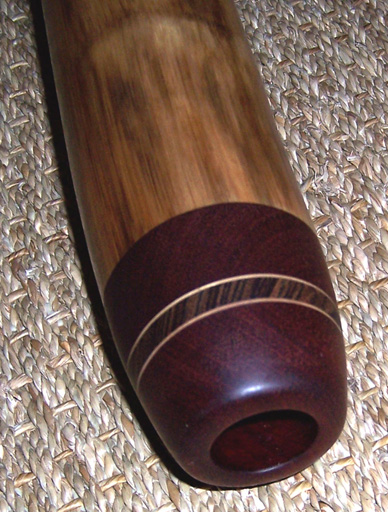 L'embouchure, avec une belle finition.