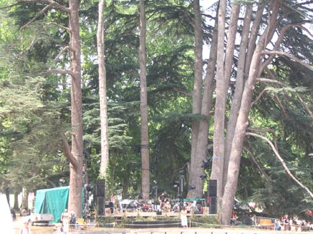 Si ça c'est pas de la scène qui pète!