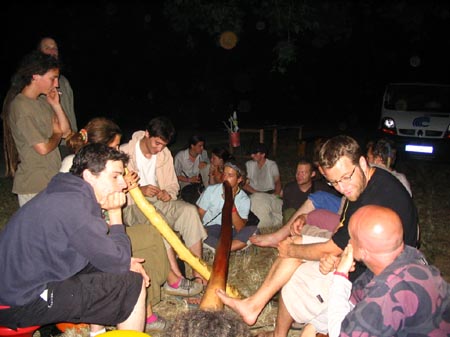 Dimanche soir à côté du stand Australian vibrations/Djemdi, ça commence!!