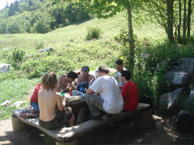 de gauche à droite en partant de zalem!<br />donc zalem, the will, oboréal, benjahpied, mikah, krismix, batman (qui se cache)